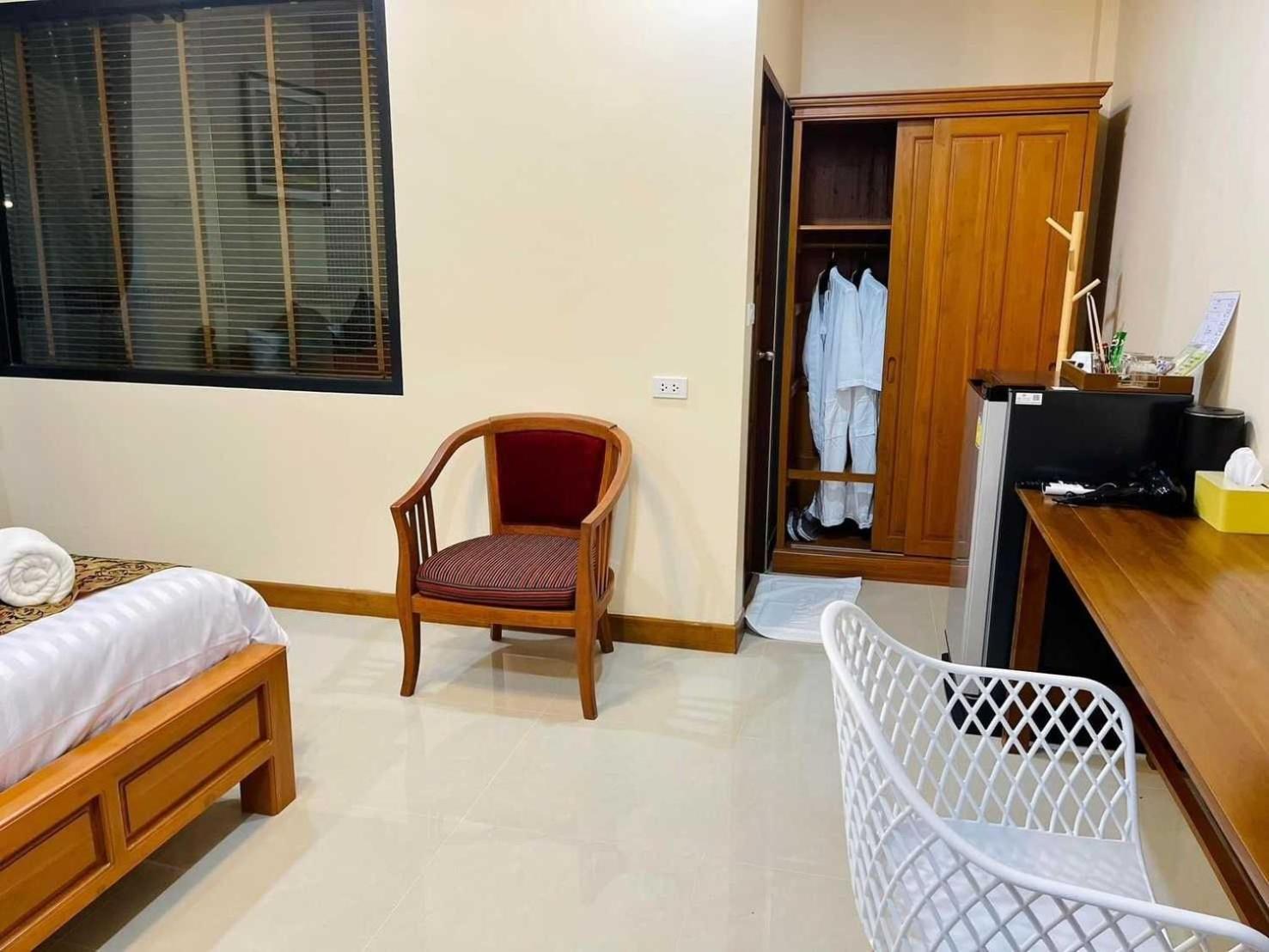 Capital O 75518 Baan Rose Resort Ao Luk Exterior foto