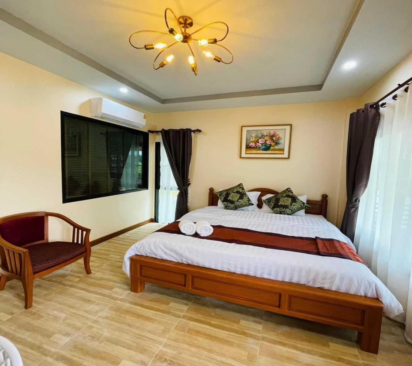 Capital O 75518 Baan Rose Resort Ao Luk Exterior foto